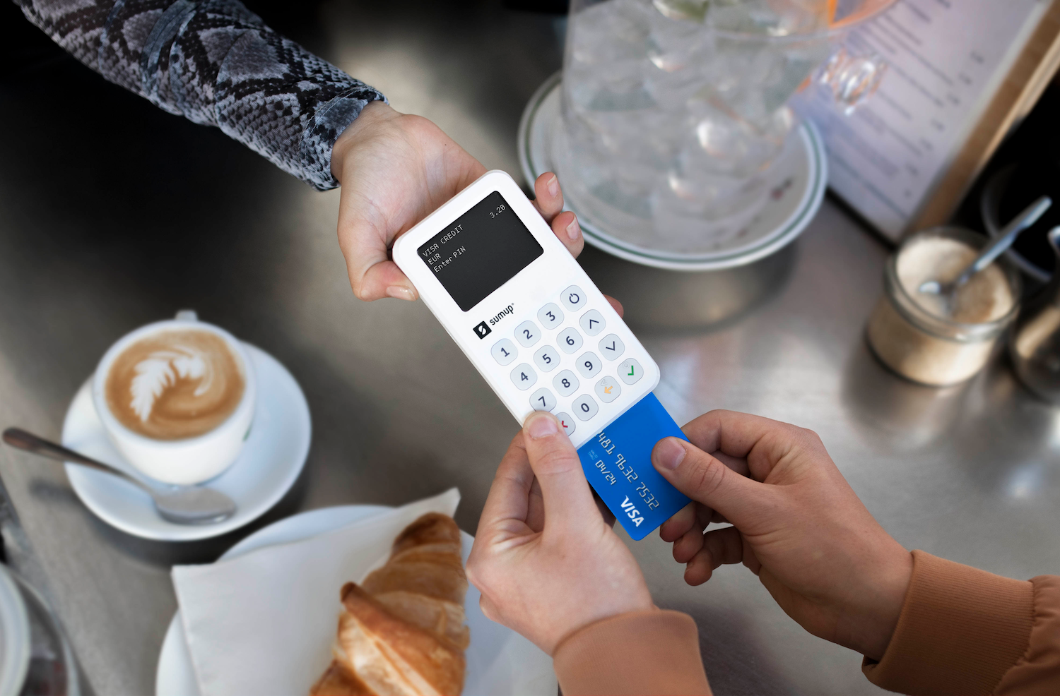 A customer pays with SumUp at a cafe.