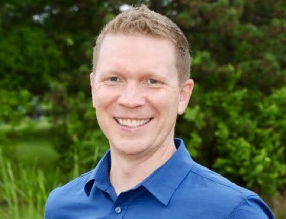 headshot of moov director of engineering aaron bell 